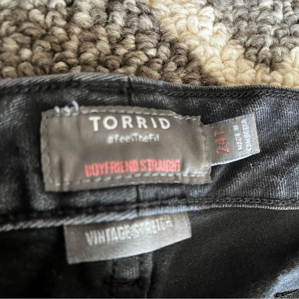 Women’s Torrid Boyfriend Straight Jeans 24T Black - Picture 2 of 4